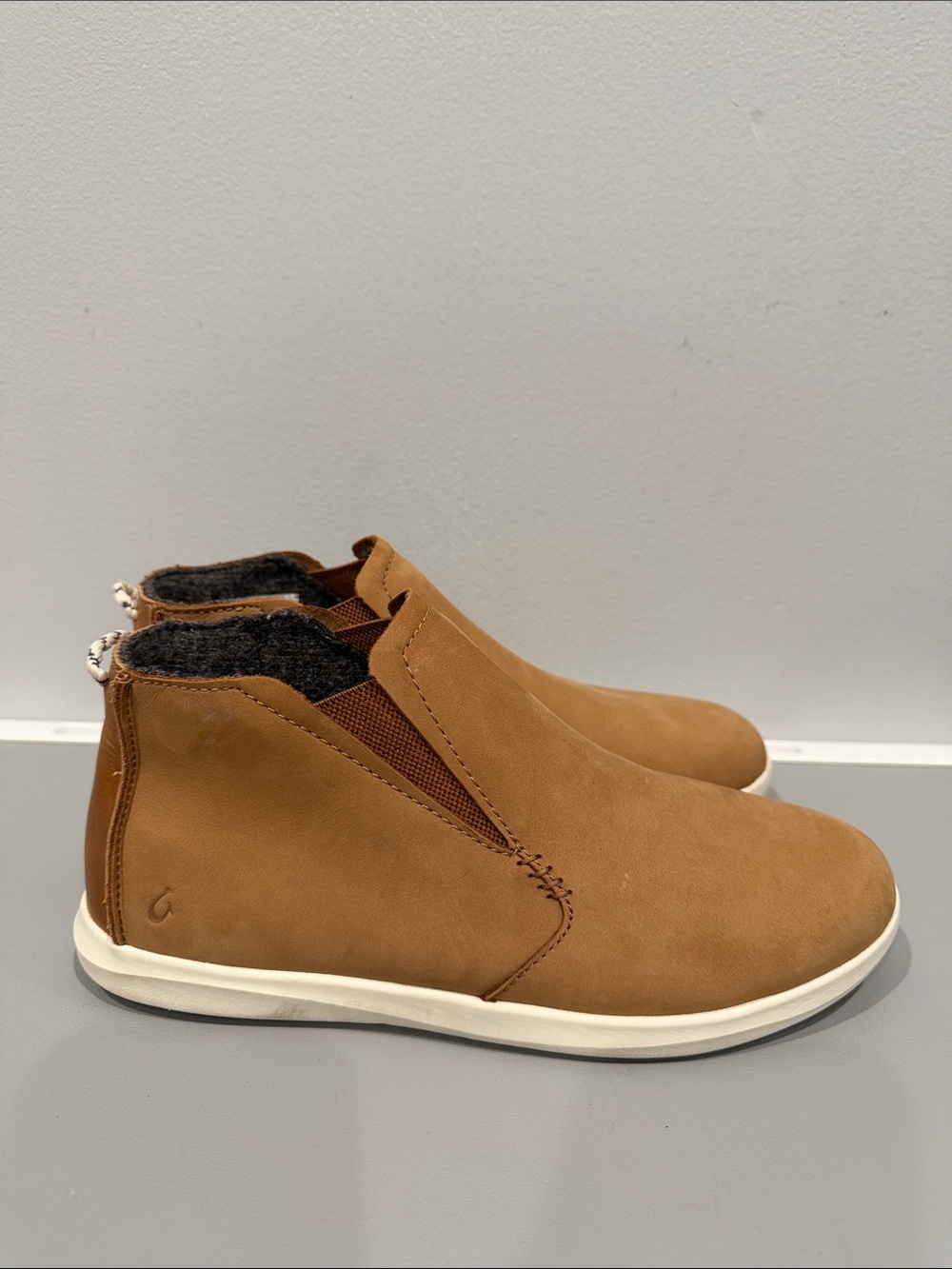New OluKai Manu Hope Tan Leather Slip-on Shoe Chukka Boot Womens 9.5 Mens 8